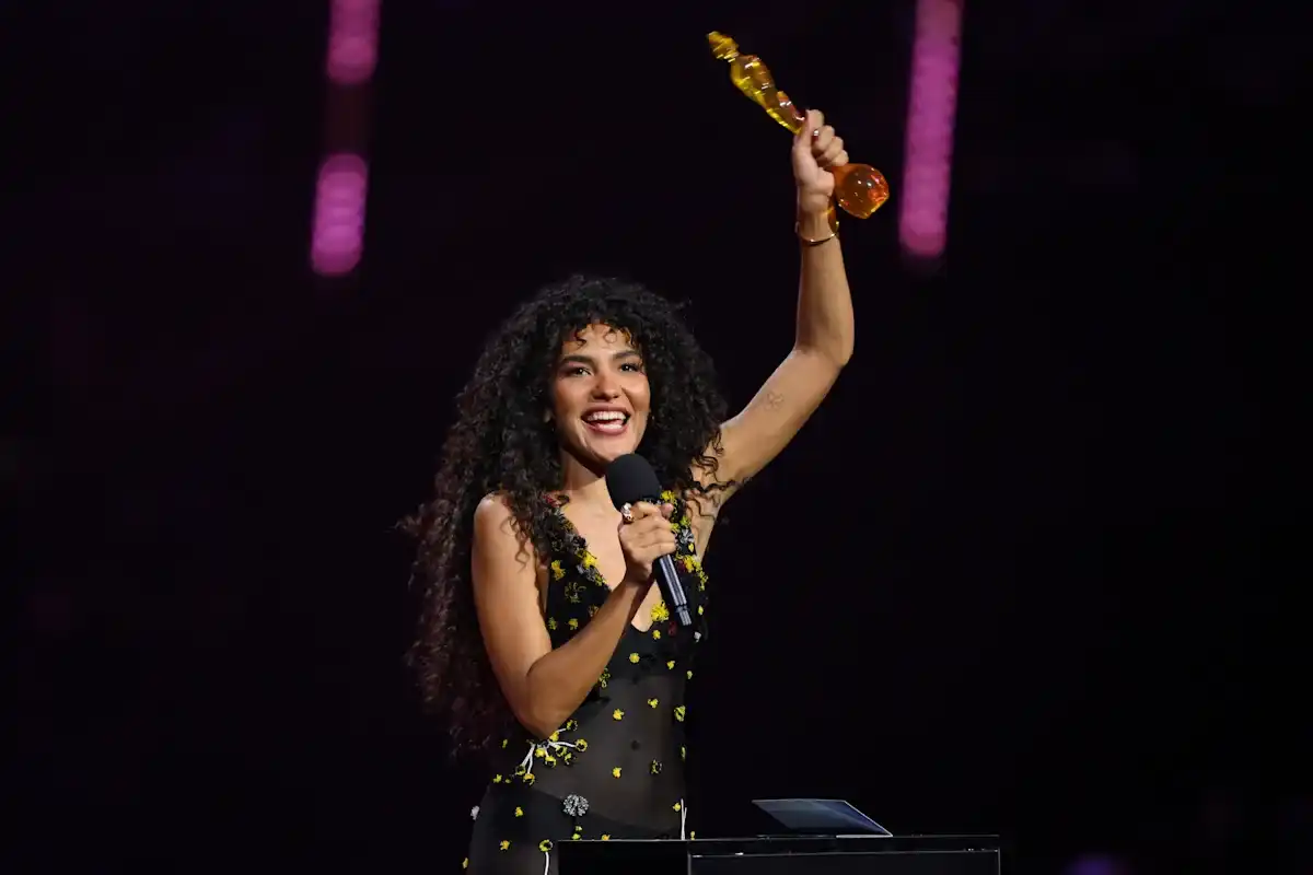Olivia Dean Sweeps the Board at 2026 Brit Awards, Winning Four Major Categories